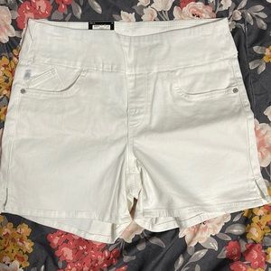 Rock & Republic Fever Pull On Short